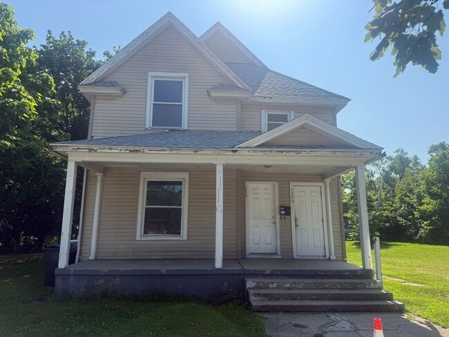 Building Photo - 736 Lawndale Ave Unit 1/2