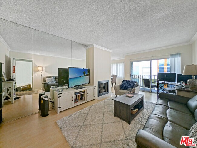 Building Photo - 1538 11th St Unit 8 Rental