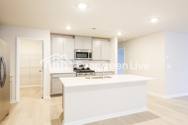 Photo - 4014 Rustling Grass Trl