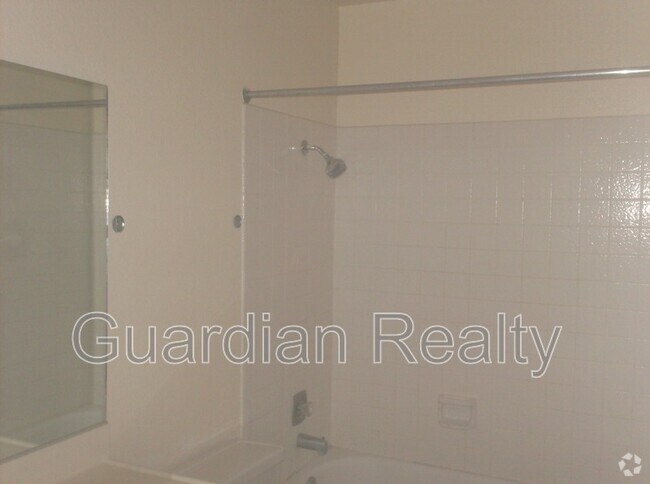 Building Photo - 2209 Tall Pine Dr Rental