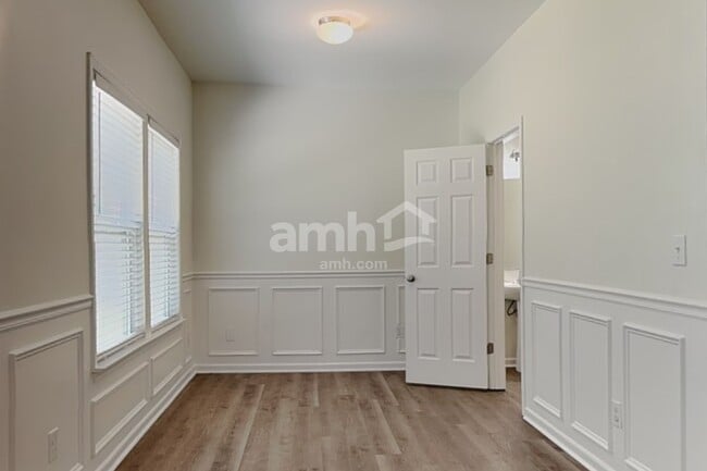 Photo - 145 Collenton Ln