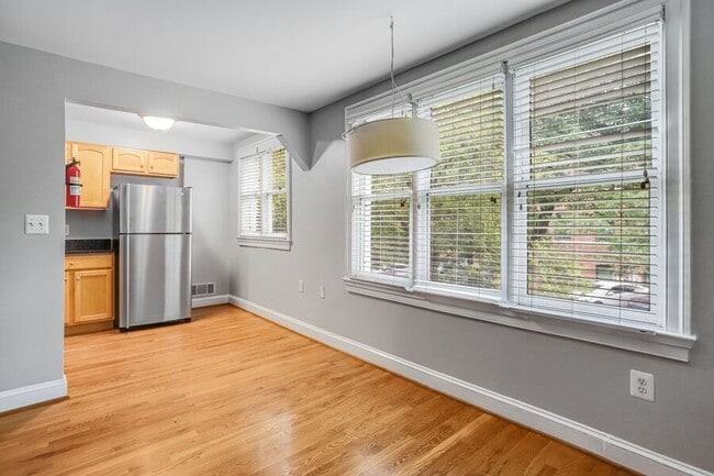 Building Photo - 752 9th St SE Rental