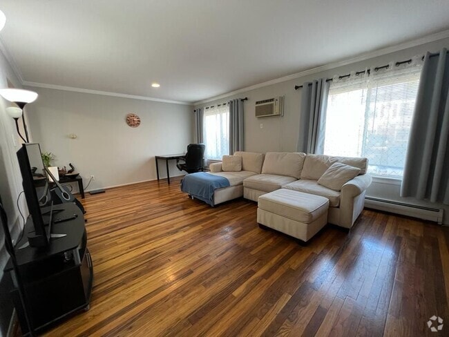 Building Photo - 777 W Maple Rd Unit 777 Rental