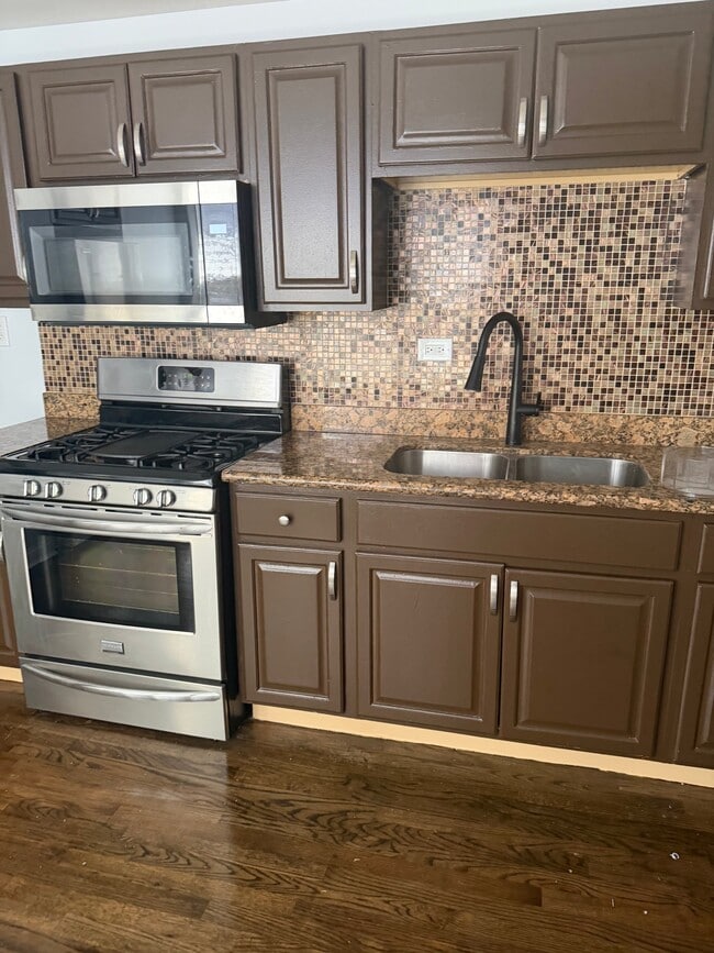 Photo - 7834 S Bishop St Unidad 1