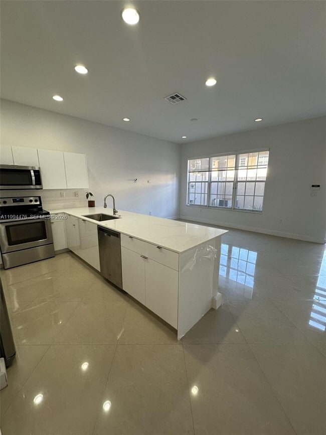 Photo - 14623 SW 7th St