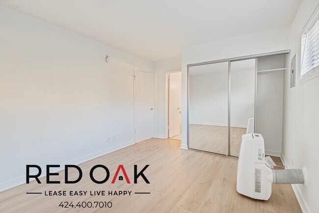 Photo - Breathtaking One Bedroom with Modern Light... Unidad 3