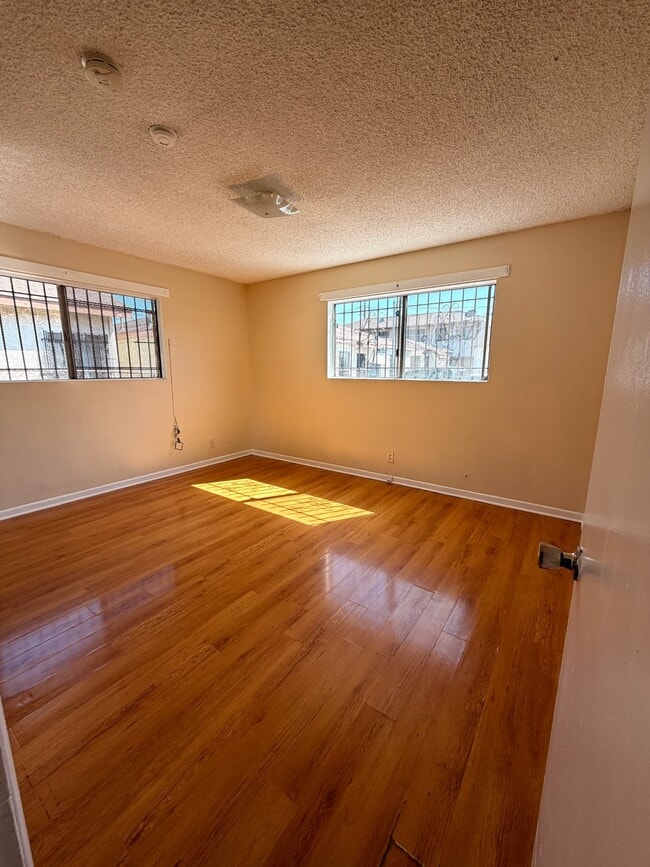 Photo - 1314-1318 W 94th St