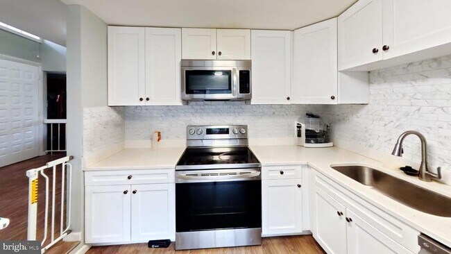 Photo - 18428 Point Seneca Pl