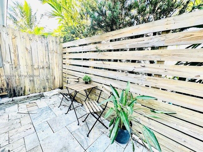 Building Photo - 1004 N 16th Ave Unit 1