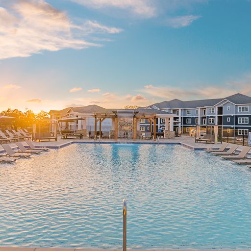 Outdoor Pool - The Mark at Wildwood