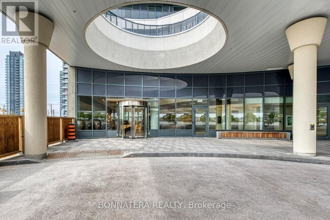 Photo - 5105 Hurontario St Unit 408