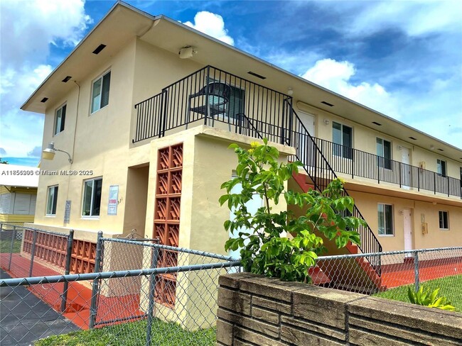 Building Photo - 931 SW 29th Ave Unit 1 Rental