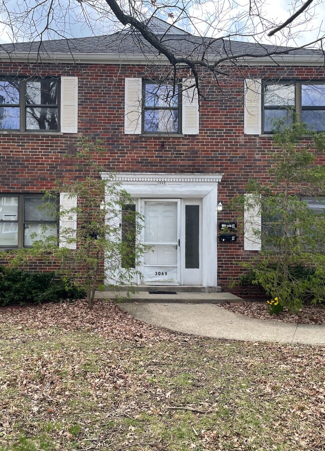 Building Photo - 3069 Glenmore Ave Unit 3