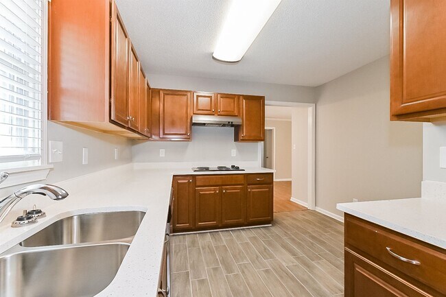 Photo - 1695 Myrna Ln