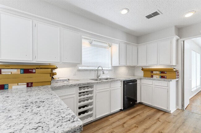 Photo - 1022 Arrow Hill Rd