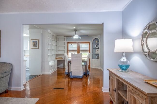 Photo - 1439 Glencoe Dr