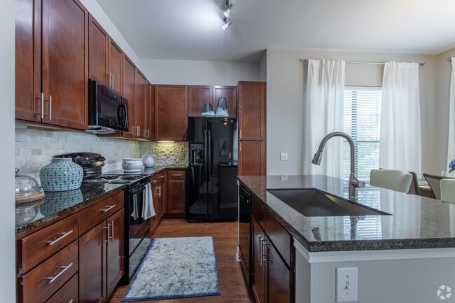 Building Photo - Resort-Style Living, Right at Home! Unit PACD