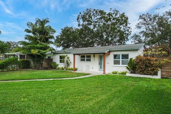 Photo - 781 40th Ave NE