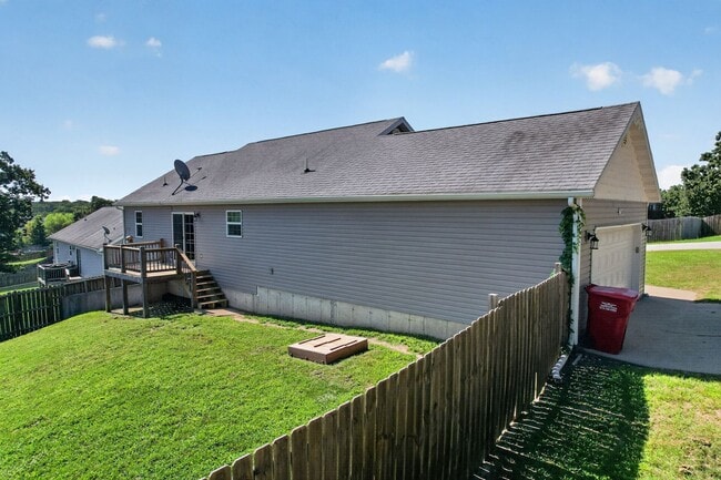Photo - 23600 Roulette Rd