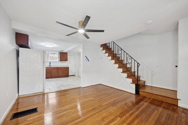 Building Photo - 5731 Reedland St Rental