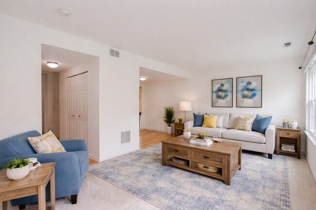 Photo - 1217 N Village Dr