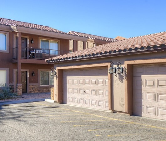 Fernwood Court Apartments