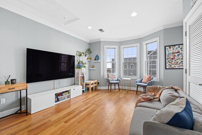 Photo - 165 Thorne St Unit 2-L