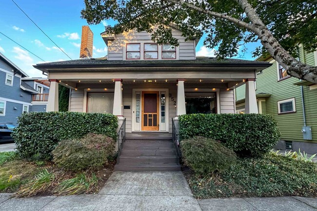 Building Photo - Craftsman 5 Bed/2 Bath Lincoln Park Neighb...