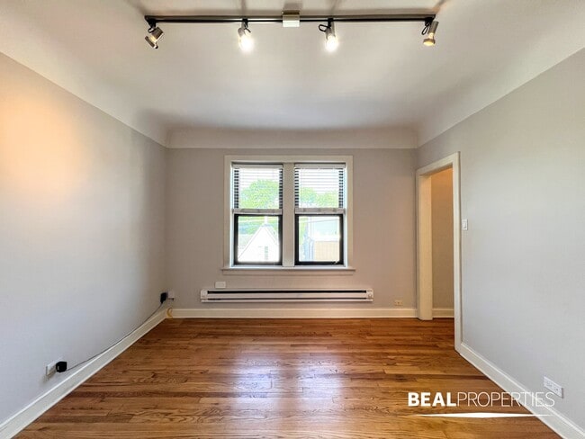 Building Photo - 2317 N Rockwell St Unit 1