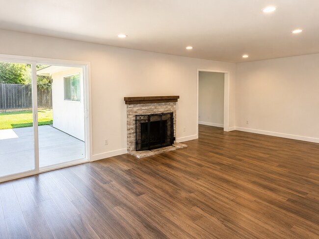 Photo - 9105 Feather River Way