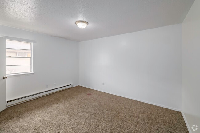 1BR, 1BA - 651SF - Bedroom