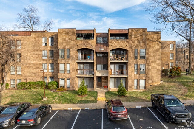 Front - Chestnut Grove Condominiums