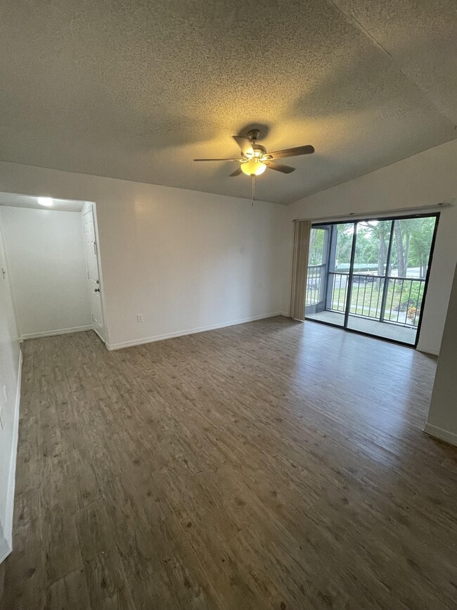 Photo - 202 Riverbend Dr