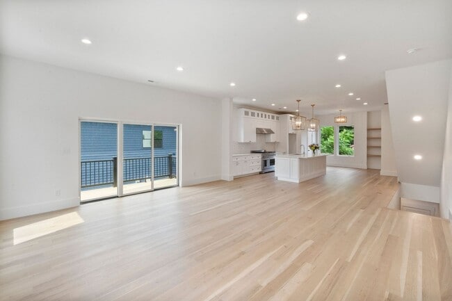 Photo - 129 French St Unit Side B