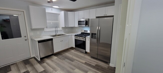 Photo - 202 Lewis St