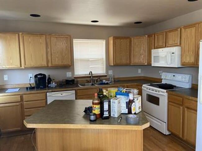 Photo - 3 bedroom 2 1/2 bath home in River Rock