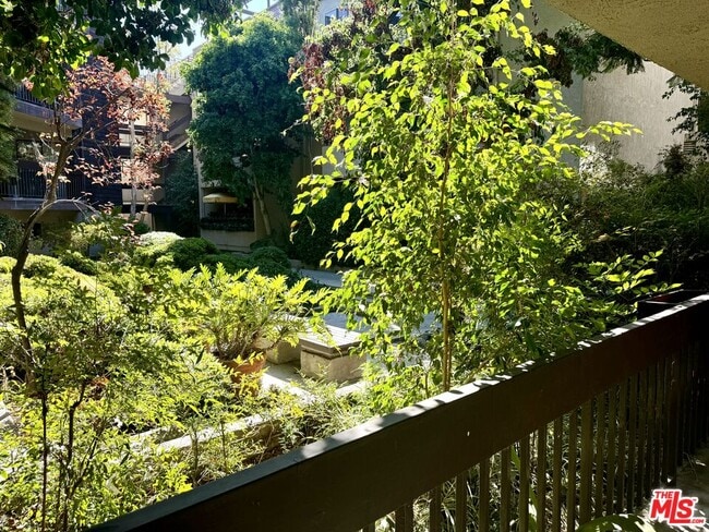 Photo - 950 Kings Rd Unidad 143