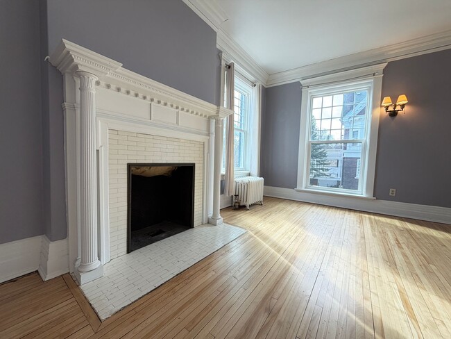 Photo - Beautiful 4 Bedroom/2 Bathroom Second Floor Apartment in East Duluth Mansion with Utilities Inclu... Unidad 2307 E Superior St - 2