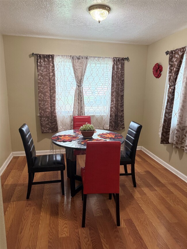 Photo - 335 Anchor Way