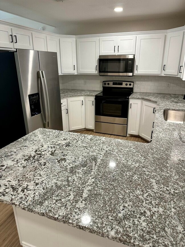 Photo - 5821 80th St