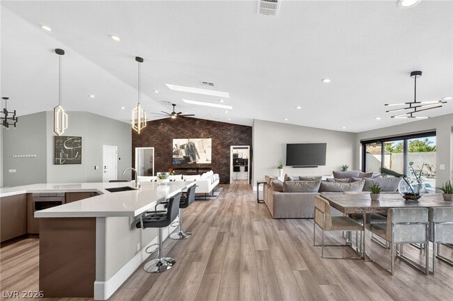 Photo - 363 E Robindale Rd