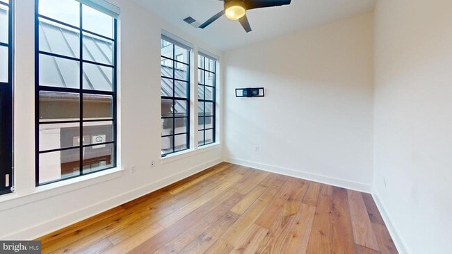 Photo - 1312 King St Unit 207