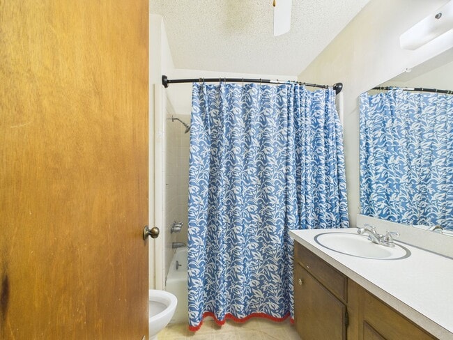 Photo - 311 W Nimitz St