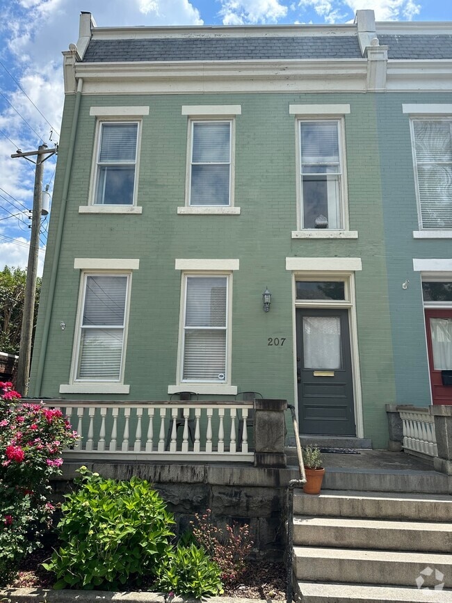 Building Photo - 207 N Stafford Ave Unit 1 Rental