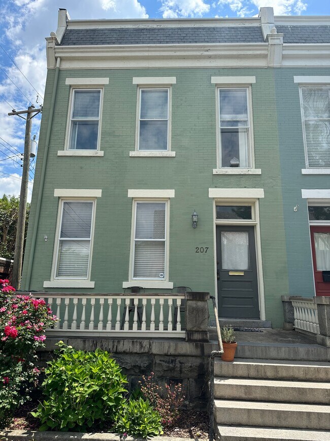Photo - 207 N Stafford Ave Townhome