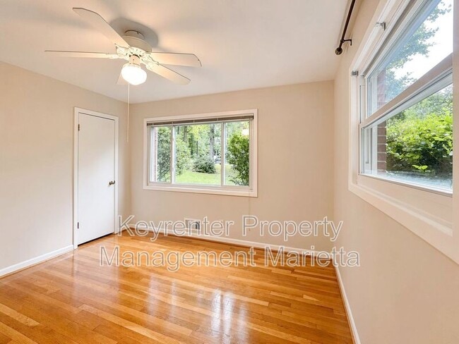 Photo - 3720 Lake Dr SE