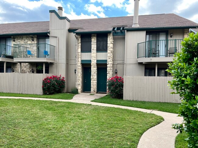 Woodwillow Townhomes - Woodwillow Townhomes