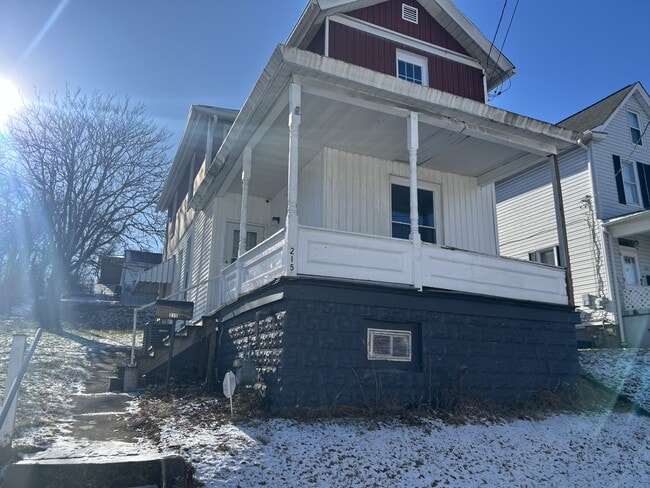 Building Photo - 215 N 4th St