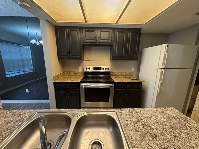 Photo - 2004 Greenpoint Dr Casa Adosada