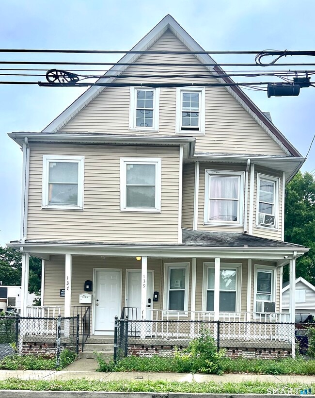 Photo - 137 Hollister Ave